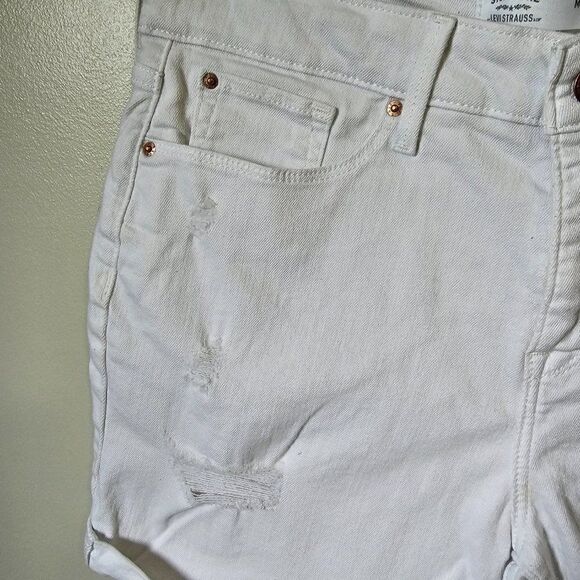 EUC WHITE SIGNATURE LEVIS STRAUSS MID RISE SHORTS SIZE 12 / 31W - Picture 5 of 14